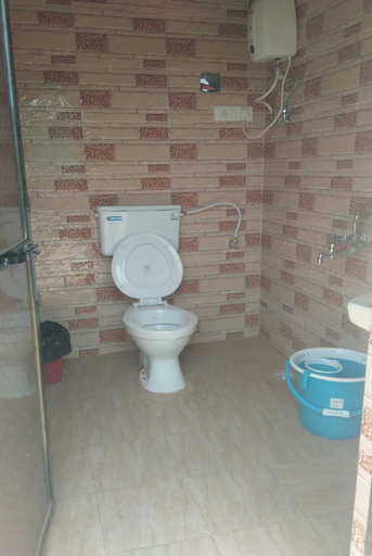 Bathroom 4, Campistaan, Raigarh