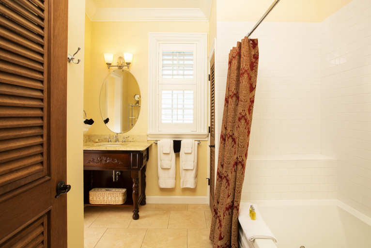 Bathroom 5, Port d'Hiver, Brevard