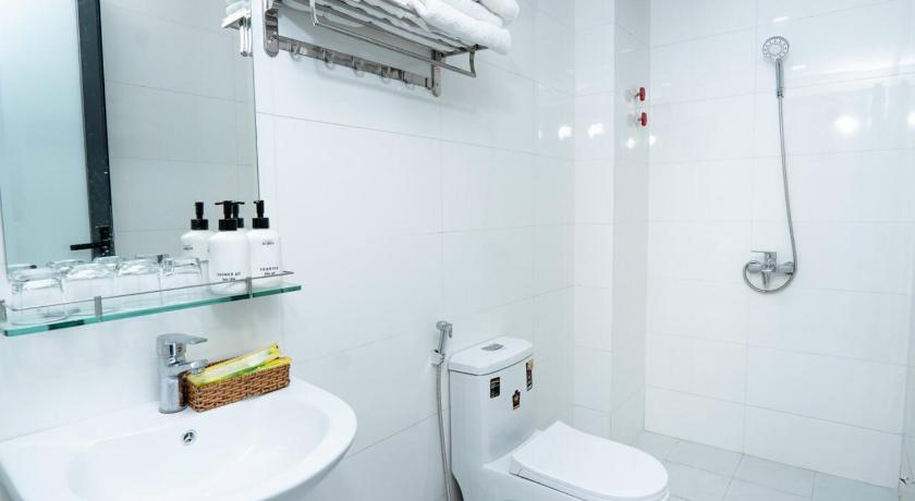 Bathroom, Lucky Hotel Lien Phuong, District 9