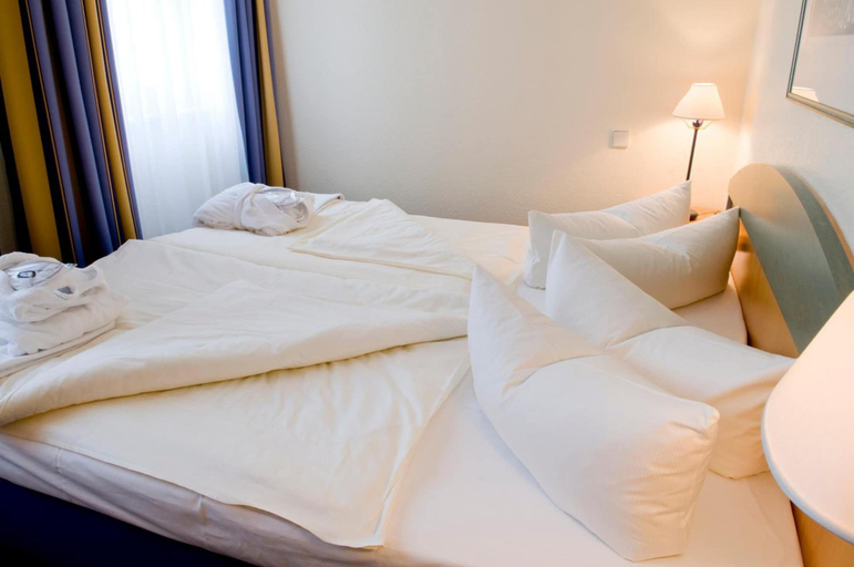 Bedroom 3, Strandhotel Gerken, Friesland