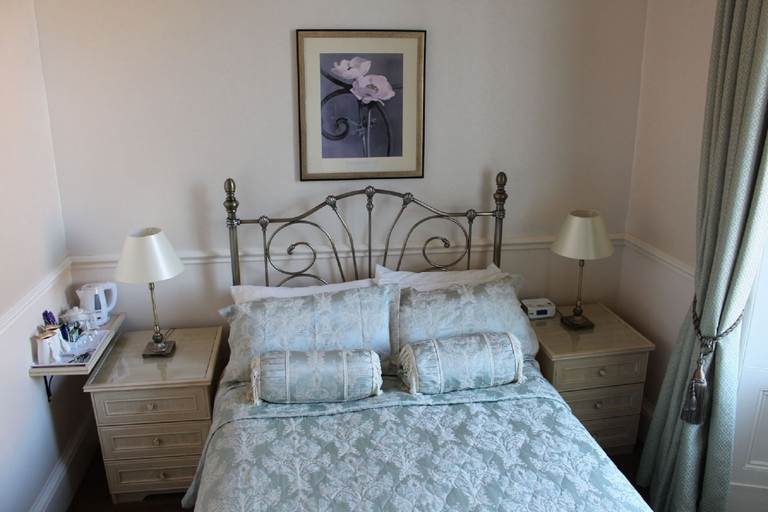 Bedroom 2, Highfield Guest House, Edinburgh