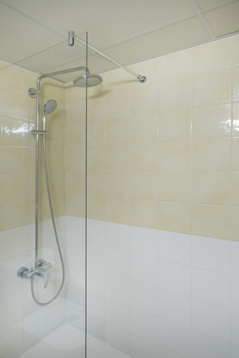 Bathroom 5, Hotel Rosamar Maritim, Girona