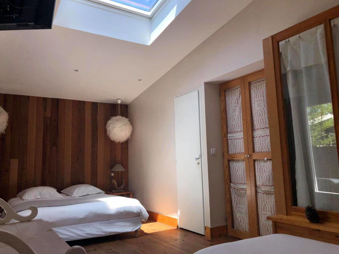 Bedroom 2, Le Pavillon Bleu, Gironde