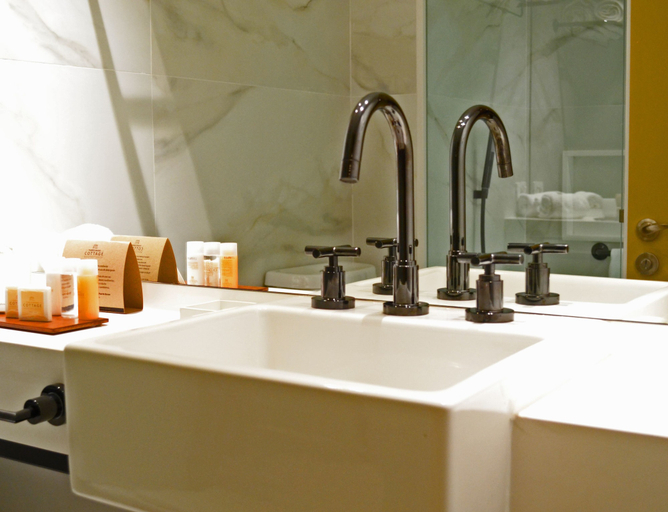 Bathroom 4, Cottage Puerto Buceo City Hotel, Montevideo