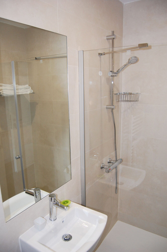 Bathroom 4, Hostal Tres Campanas, León