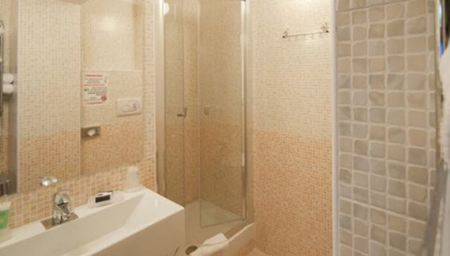 Bathroom 4, Trevi 41 Hotel, Rome