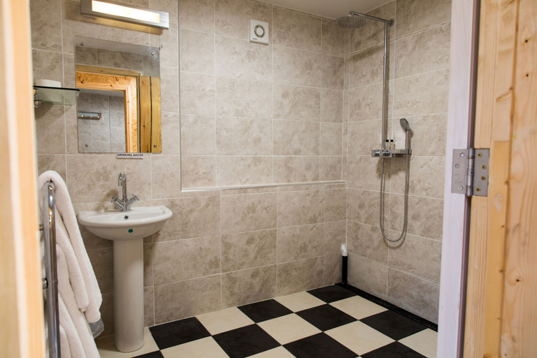 Bathroom 4, The Trengilly Wartha Inn, Cornwall