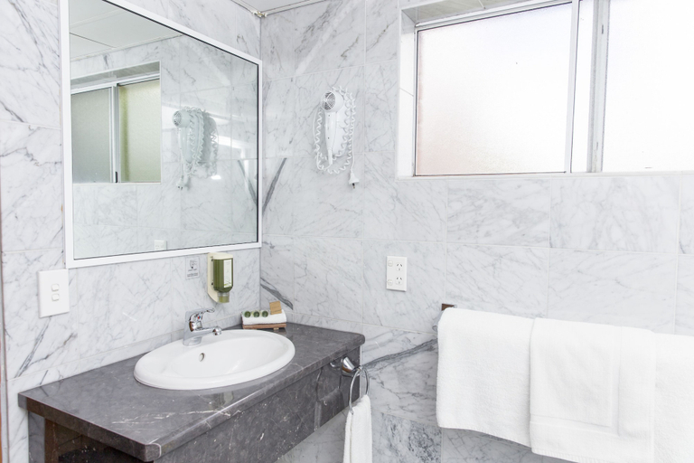 Bathroom 4, Bathurst Motor Inn, Bathurst Regional - Pt A