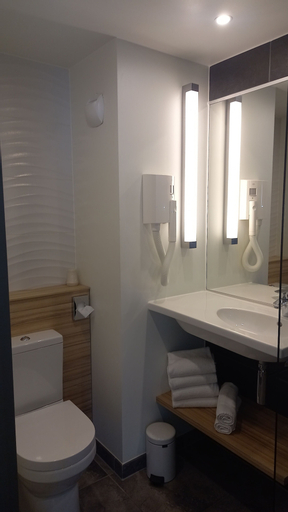 Bathroom 15