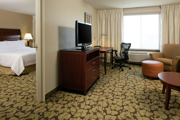 Bedroom 3, Hilton Garden Inn Omaha West, Douglas