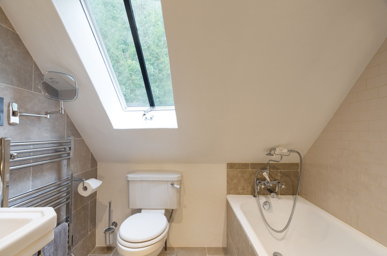 Bathroom 3, The Royal Oak Tetbury, Gloucestershire