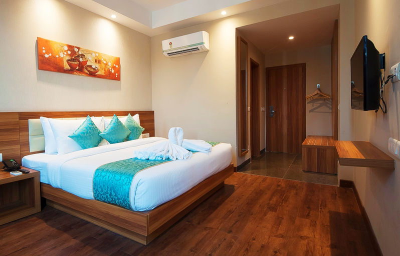 Bedroom 2, Hotel Le Roi Haridwar @ Har Ki Pauri Road, Hardwar