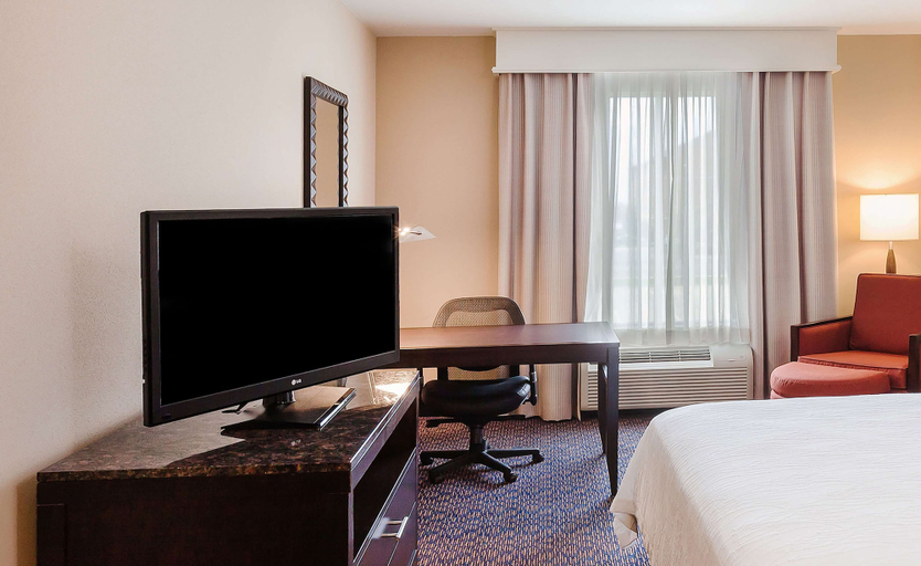 Bedroom 3, Hilton Garden Inn Midland, Midland
