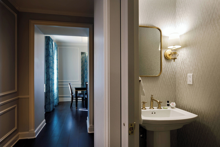 Bathroom 4, Hotel Carmichael, Autograph Collection, Hamilton