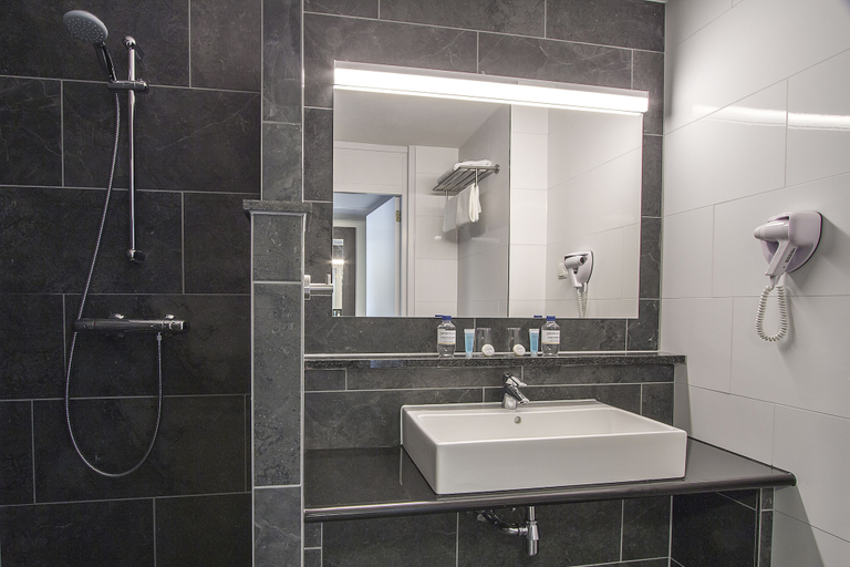 Bathroom 4, Bastion Hotel Zoetermeer, Zoetermeer
