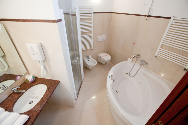 Bathroom 4, Eurohotel Palace Maniago, Pordenone