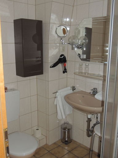 Bathroom 4, Hotel Stadt Munster, Heidekreis