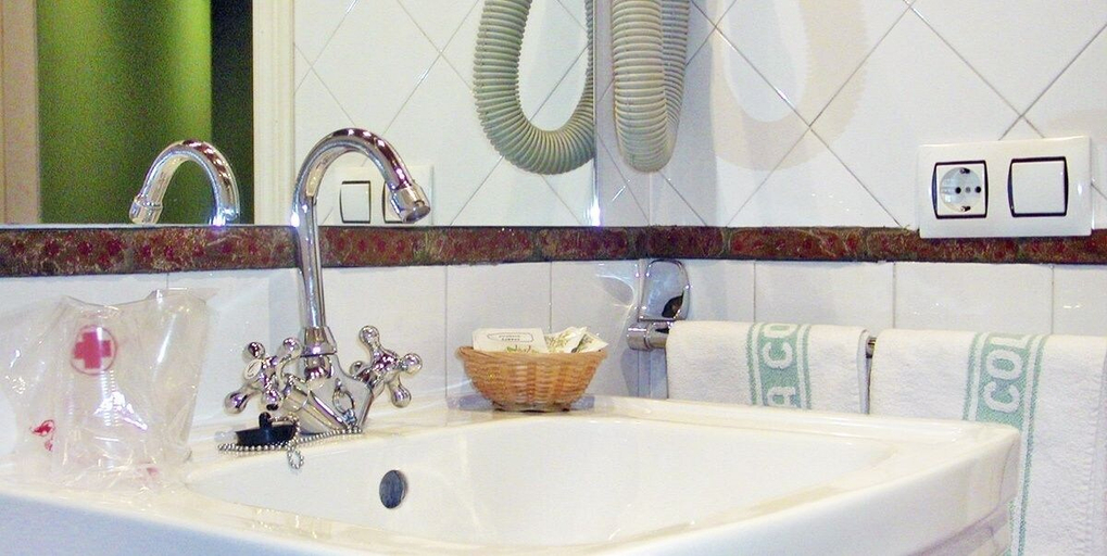 Bathroom 4, La Colmena, Asturias