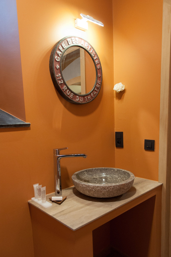 Bathroom 3, River Lodge, Namur