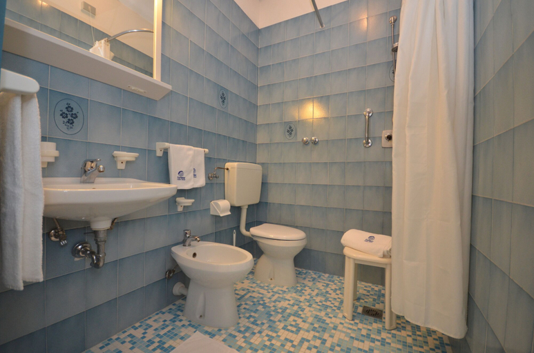 Bathroom 4, Pineda Aparthotel, Venezia