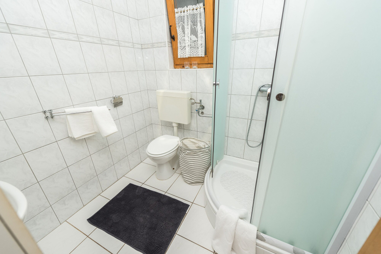 Bathroom, Apartment Druzinec, Vir