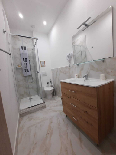 Bathroom, Via Salvatore Meccio, Palermo