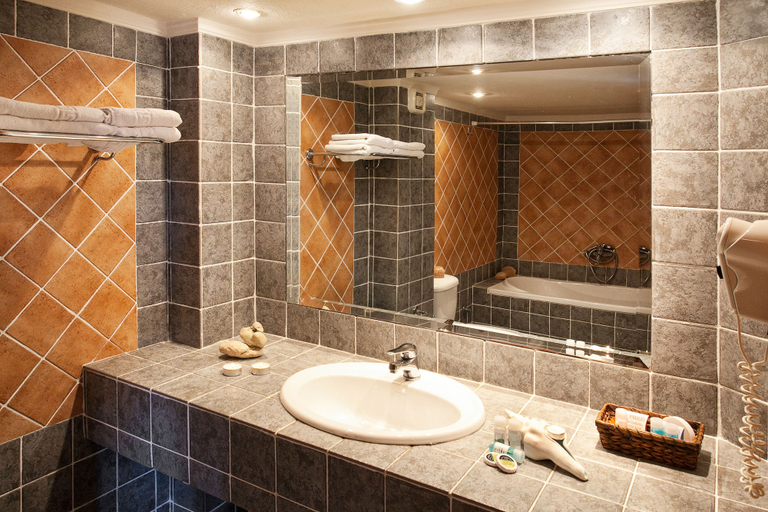 Bathroom 5, Paralio Hotel, Central Macedonia