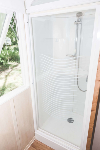 Bathroom 3, Terres de France - Moncontour Active Park, Vienne