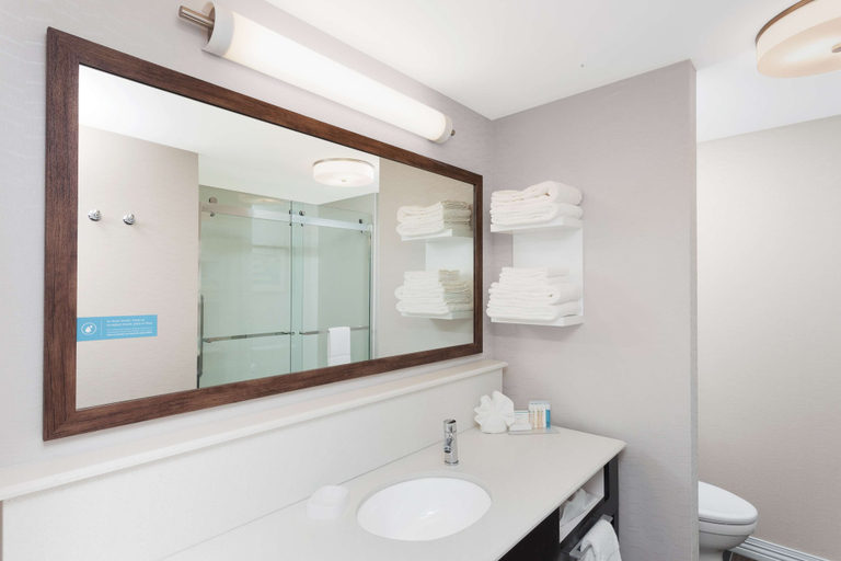 Bathroom 4, Hampton Inn Kennebunk Kennebunkport, York