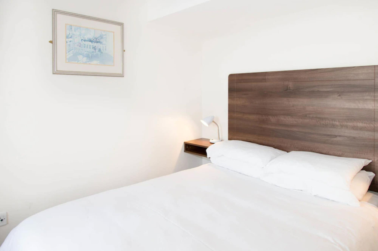 Bedroom 2, Goodenough College, London