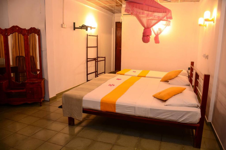 Bedroom 2, Shanthi beach resort, Habaraduwa