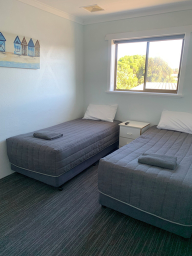 Bedroom 3, Robetown Motel, Robe