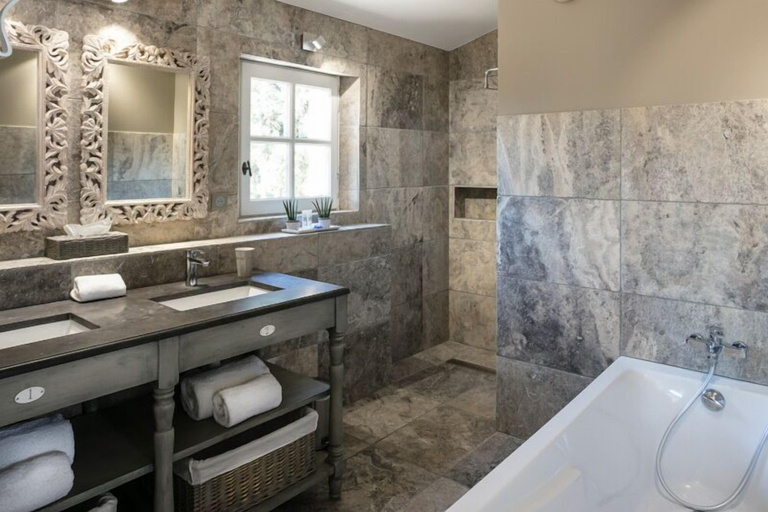 Bathroom 5, Le Chateau des Cinq Cantons, Vaucluse