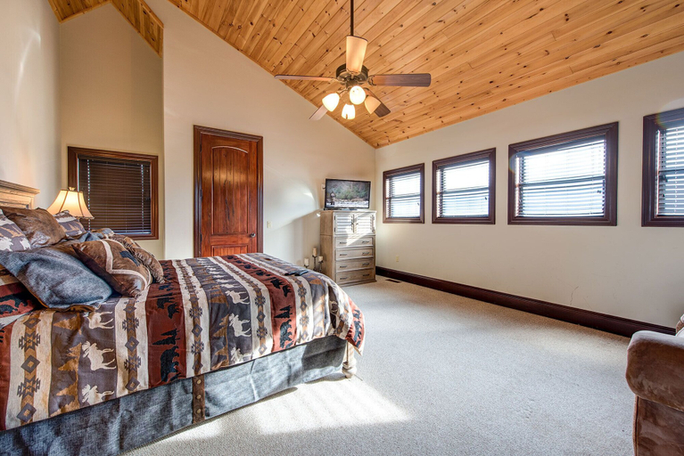 Bedroom 2, Pool On Summit Point - Four Bedroom Cabin, Sevier
