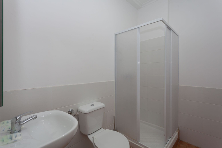 Bathroom 5, Universo Romântico Guesthouse & Spa, Lisbon