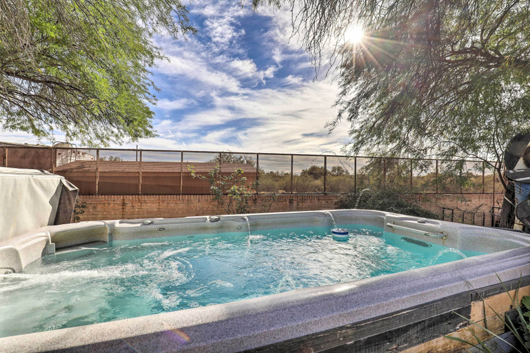 Sport & Beauty 2, Swim Spa Access & Outdoor Kitchen! Tucson Home, Pima