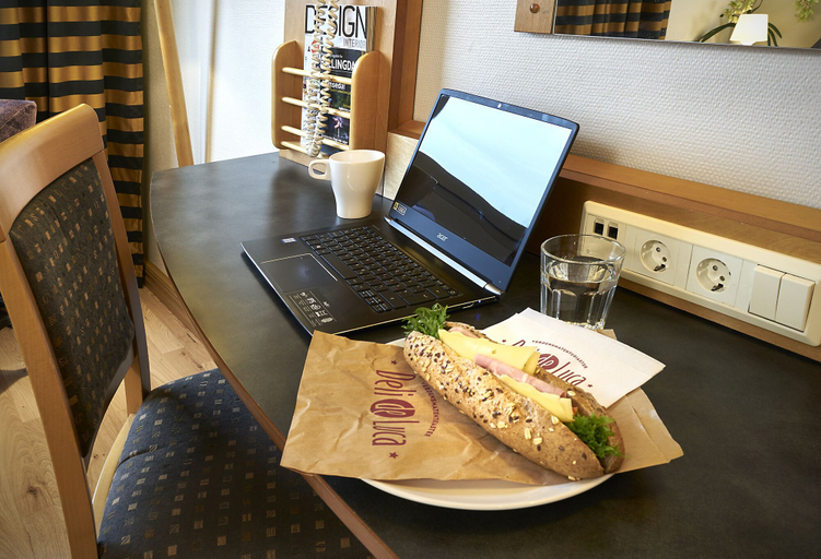 Others 5, Høvik hotell, Bærum