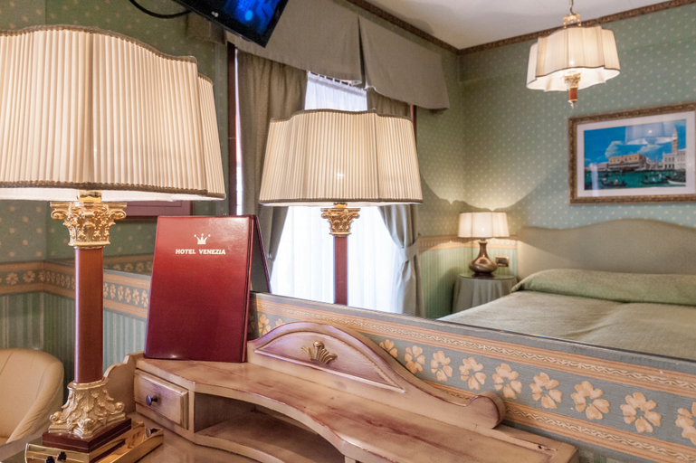 Bedroom 5, Hotel Venezia, Venezia