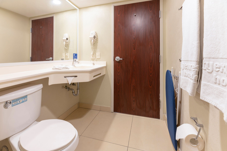 Bathroom 4, City Express by Marriott San Jose Costa Rica, Belén