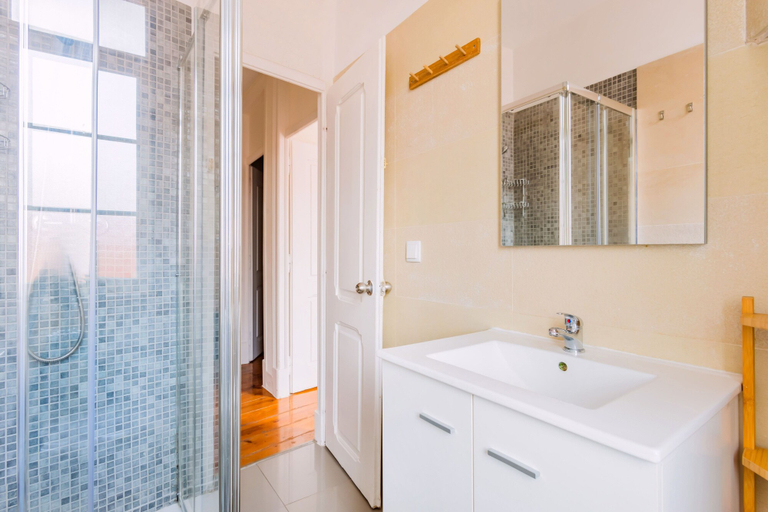 Bathroom 4, My Graça Flat in Lisbon, Lisbon