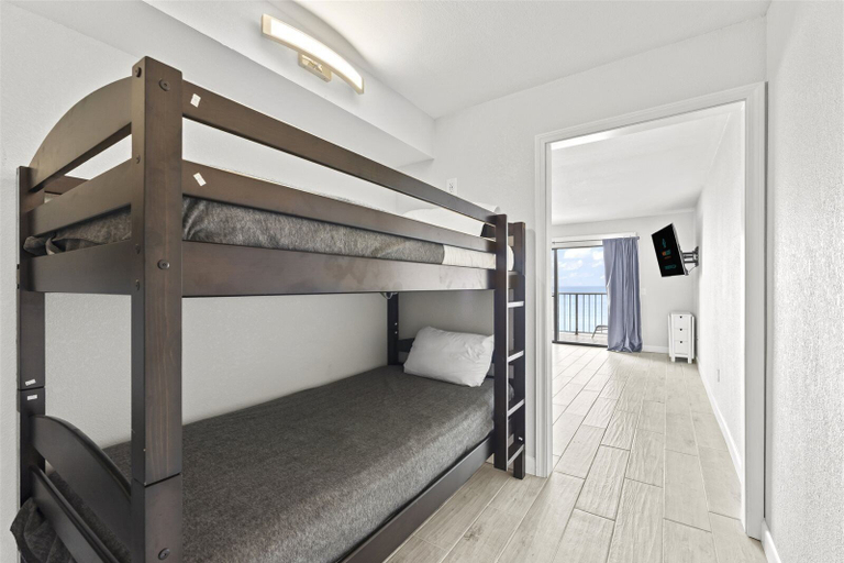 Bedroom 3, The Summit 621, Bay