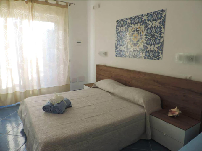 Bedroom 2, Mediterraneo Rooms, Salerno