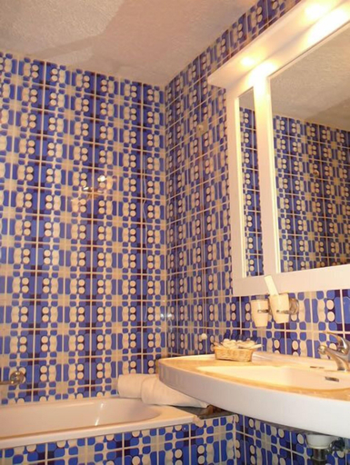 Bathroom 5, Marina Club Hotel, Caserta