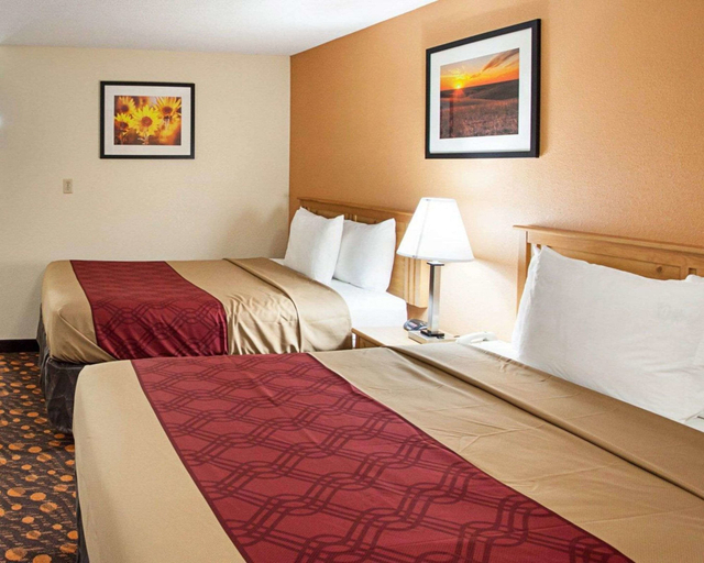 Bedroom 3, Econo Lodge Phillipsburg, Phillips