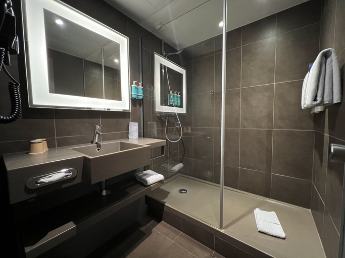 Bathroom 5, Novotel Fontainebleau Ury, Seine-et-Marne