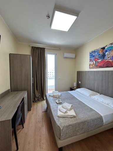 Bedroom 5, 55 Aira, Palermo