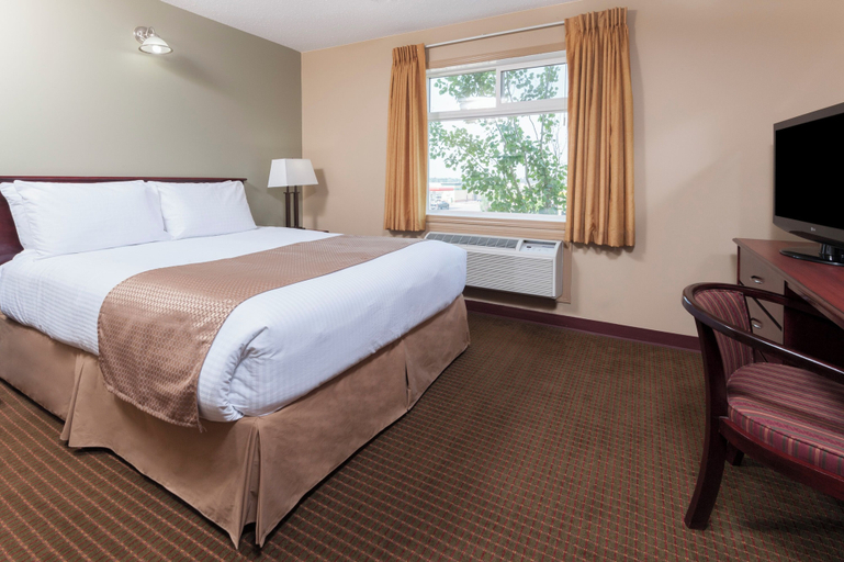 Bedroom 3, Super 8 by Wyndham Fort Saskatchewan, Division No. 11