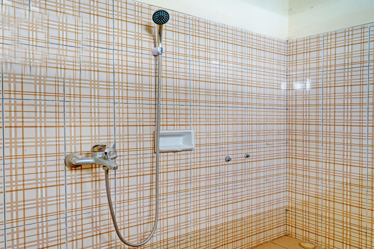 Bathroom 5, Hotel O Artana Bed and Breakfast.NearSitu Cileunca, Bandung