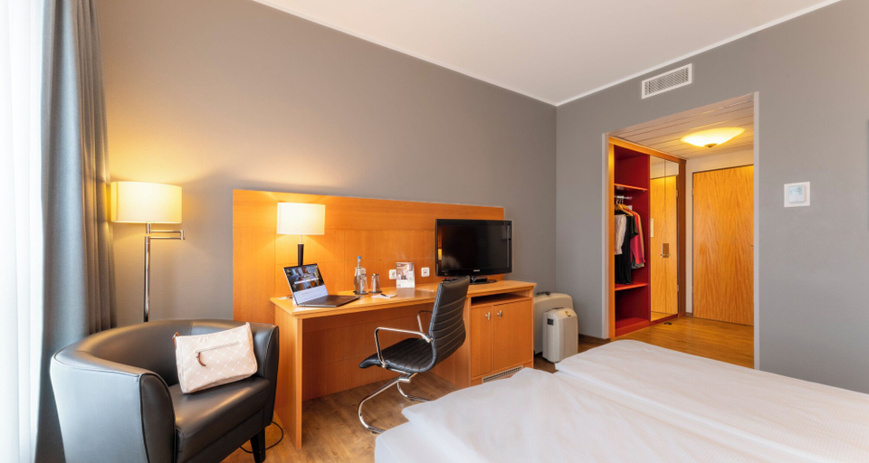 Bedroom 4, PLAZA Premium Köln, Köln