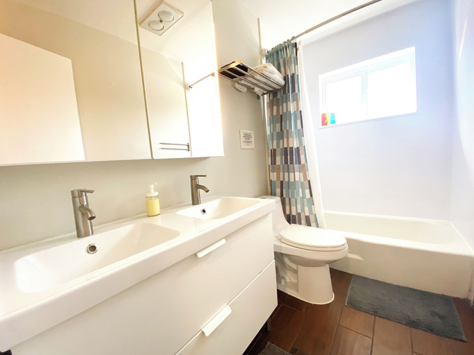 Bathroom 3, Tarpon Harbor Vacation Rentals, Broward